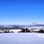 Stadtverwaltung Geisa - Ein winterlicher Blick vom Rößbergkreuz in die thüringische Rhön
