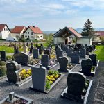 Stadtverwaltung Geisa - Friedhof Ketten mit Blick auf die Kapelle