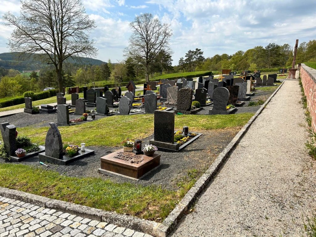 Stadtverwaltung Geisa - Blick auf den Friedhof Wenigentaft