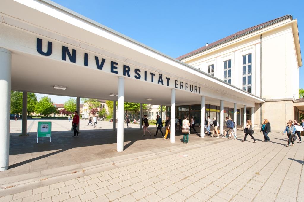Stadtverwaltung Geisa - Eingangsbereich der Universität Erfurt - Foto im Rahmen der Anerkennung An-Institut PARI bei der Universtität Erfurt