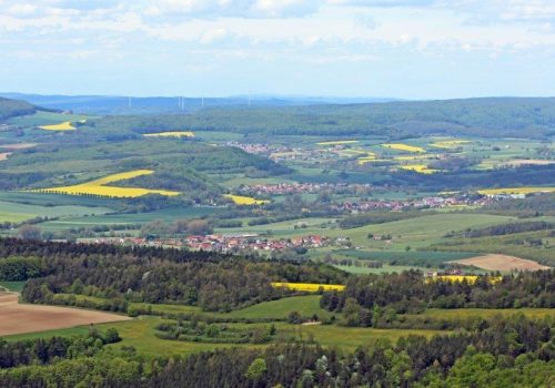 Stadtverwaltung Geisa - Blick von der Rössbergkanzel auf das Geisaer Land